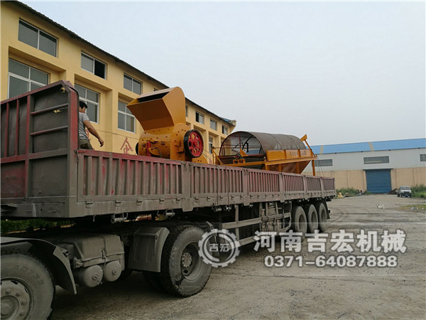 800型煤矸石粉碎机发往辽宁