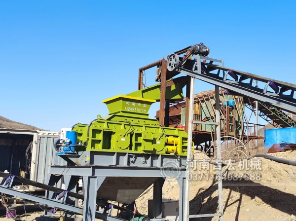 沙子超细粉碎机哪种效果好,推荐四辊破碎机！